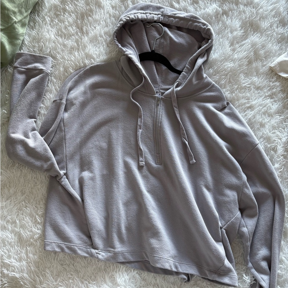 Fabletics quarter zip- size L